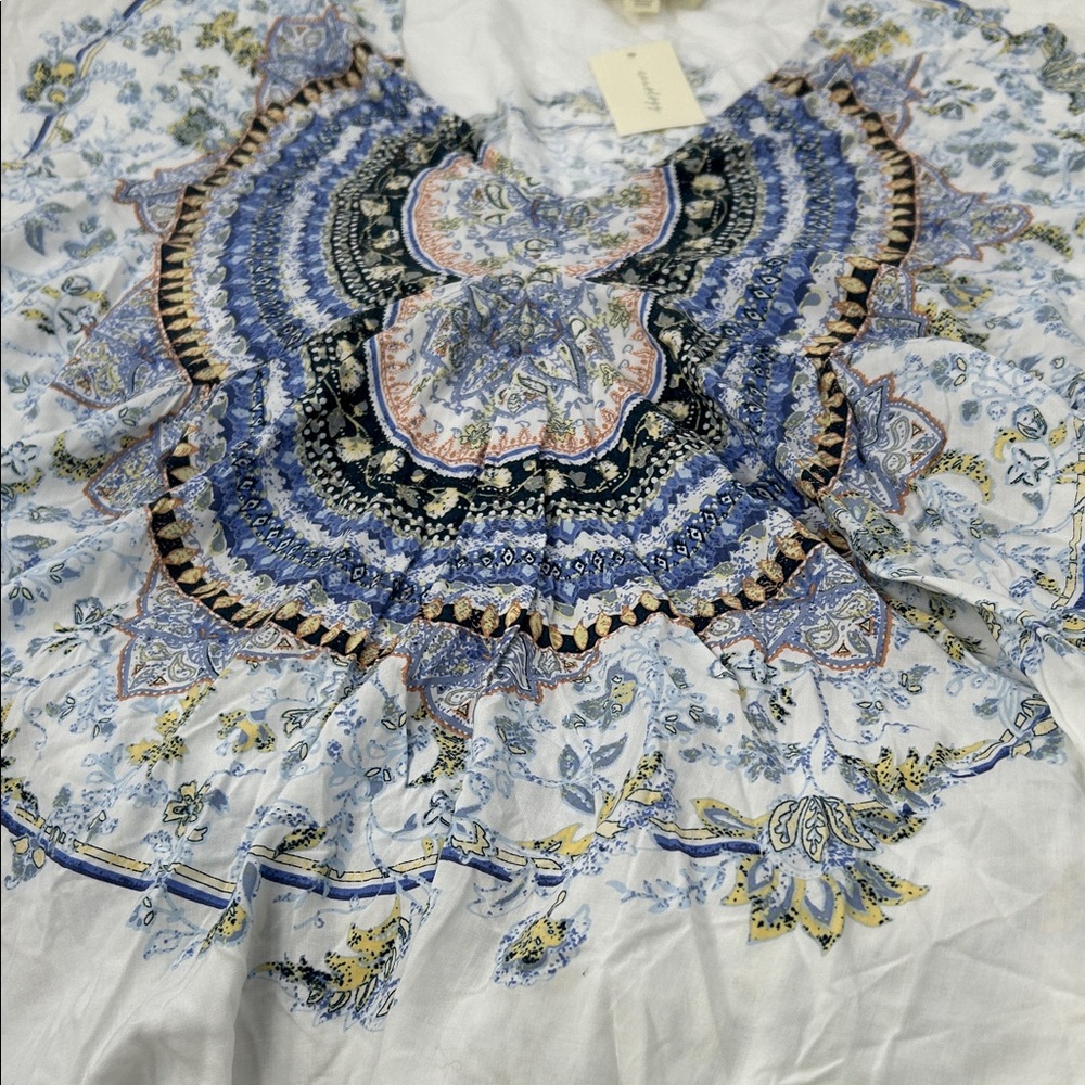 Elegant Blue and White Patterned Blouse - Picture 6 of 16